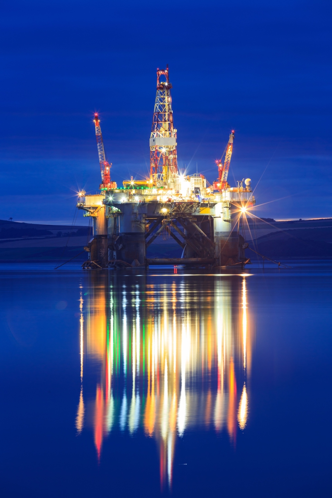 Semi-submersible rig at sunrise